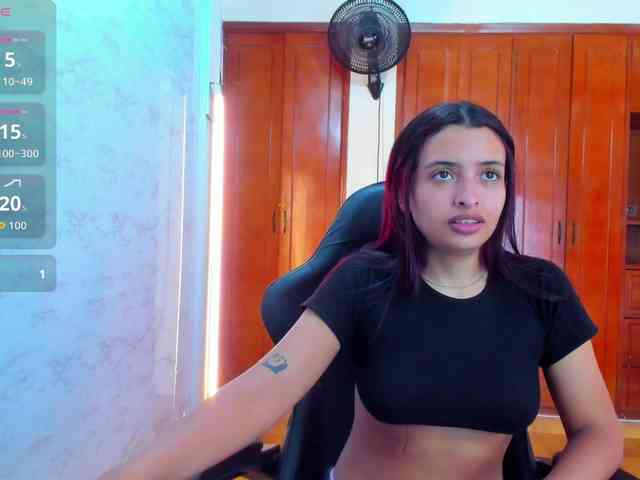 LucySkinny webcam