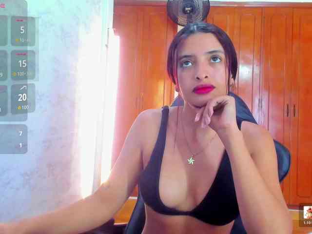 LucySkinny webcam