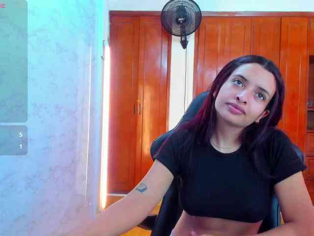 LucySkinny webcam