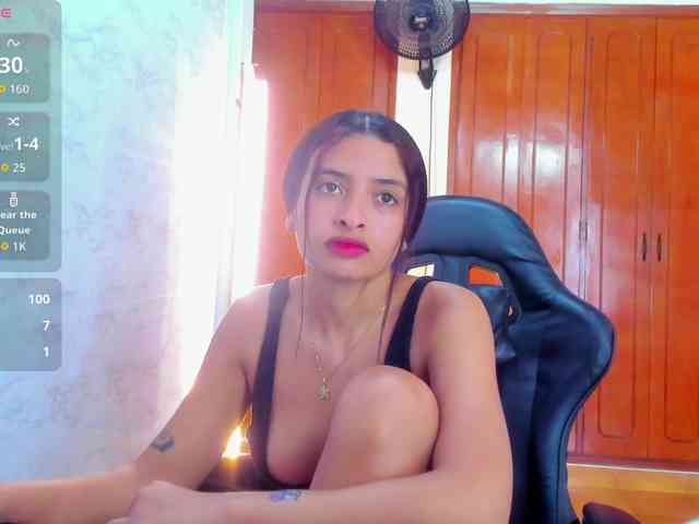 LucySkinny webcam