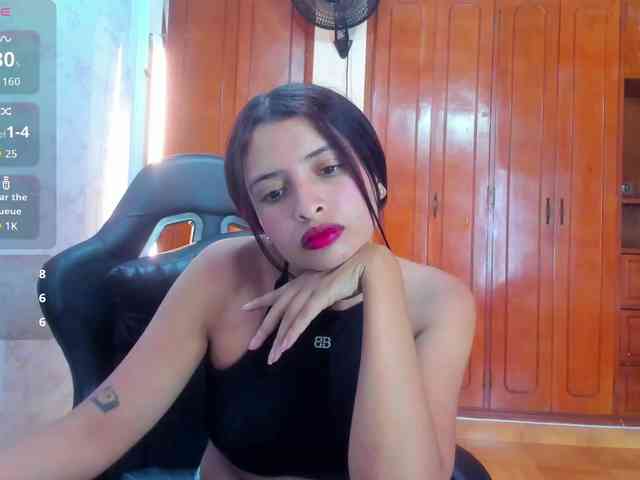 LucySkinny webcam