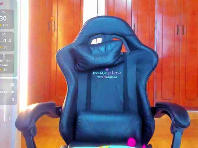 LucySkinny webcam