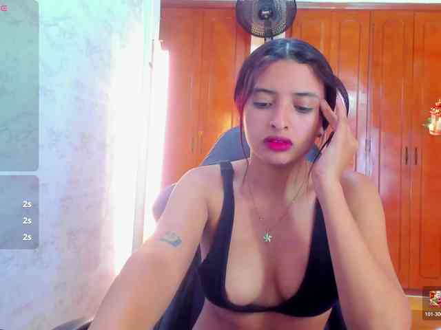 LucySkinny webcam