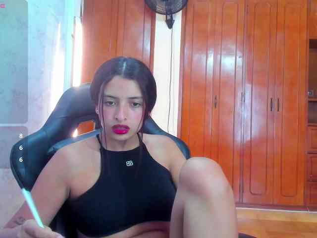 LucySkinny webcam