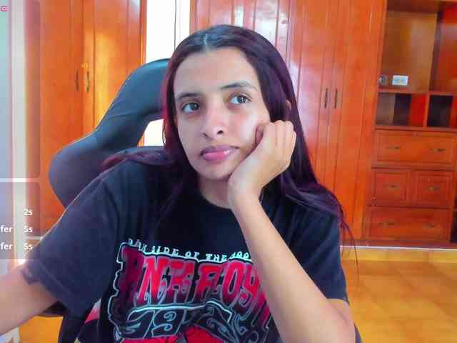 LucySkinny webcam