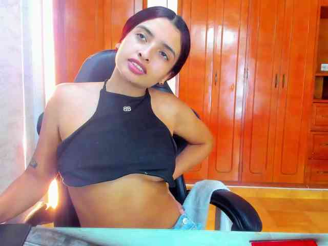 LucySkinny webcam