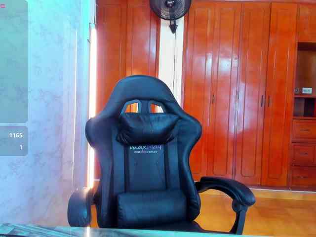 LucySkinny webcam