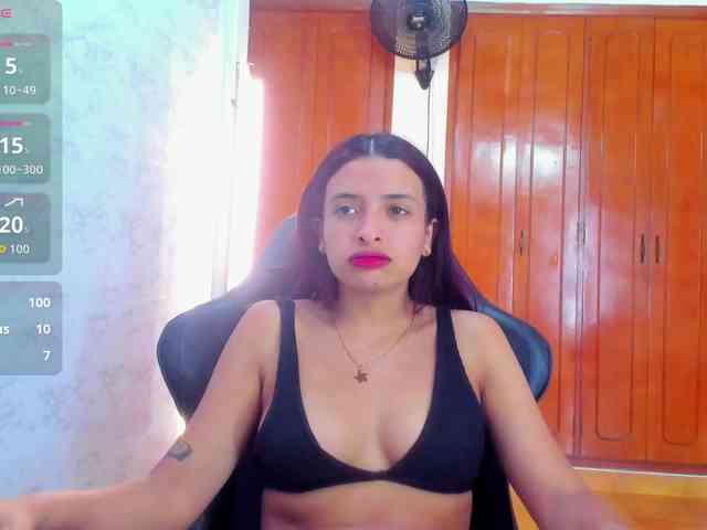 LucySkinny webcam