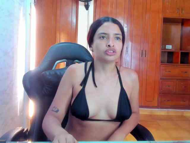 LucySkinny webcam