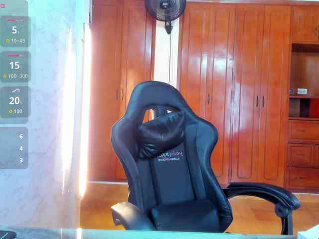 LucySkinny webcam