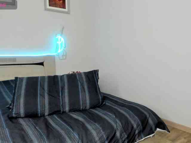 TessaAurora webcam