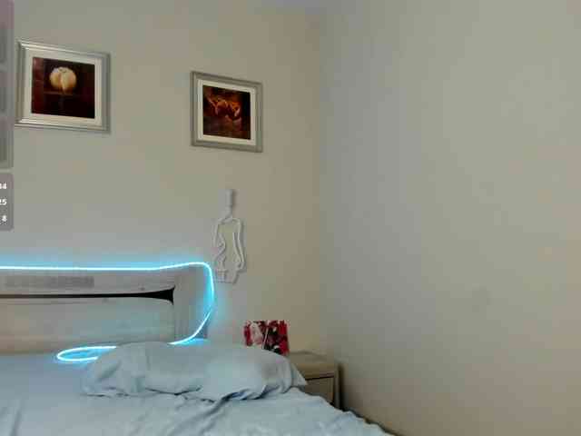 TessaAurora webcam