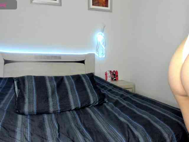 TessaAurora webcam