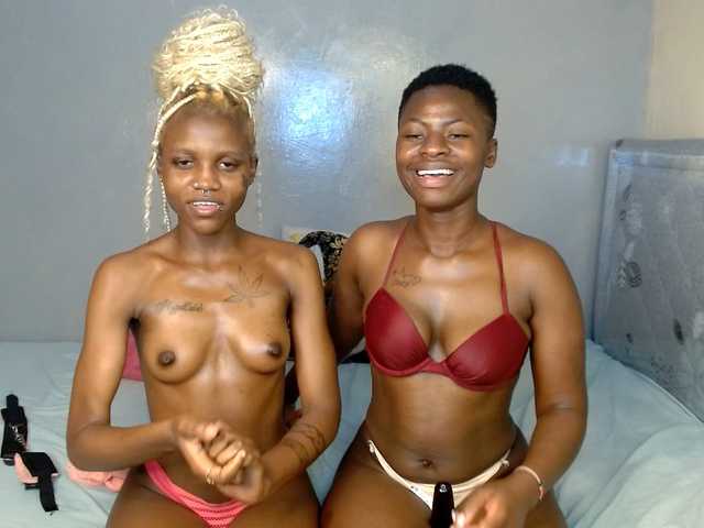 le modèle Cocoheat est en webcam porno dans un show sur le site bongacams, il possède les tags suivants: Ebony,Brunette,Trimmed