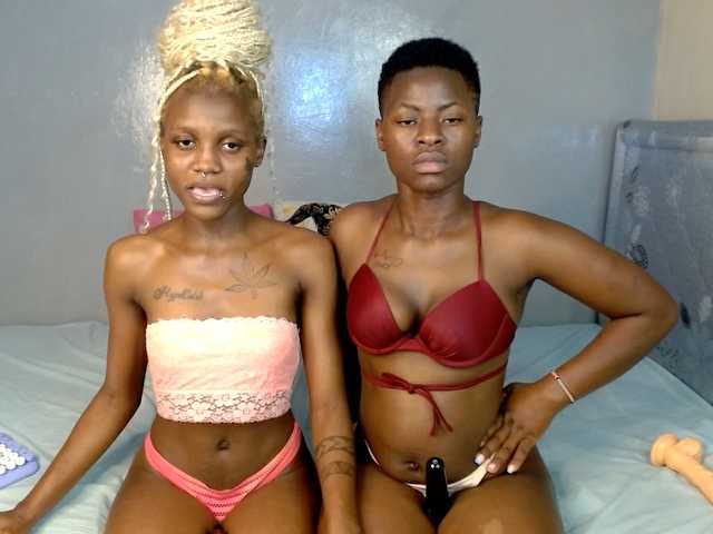 le modèle Cocoheat est en webcam porno dans un show sur le site bongacams, il possède les tags suivants: Ebony,Brunette,Trimmed