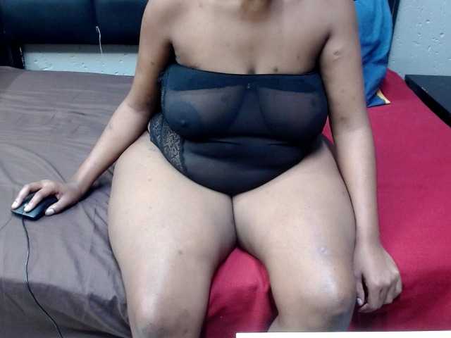 AssQueen32 live cam on BongaCams
