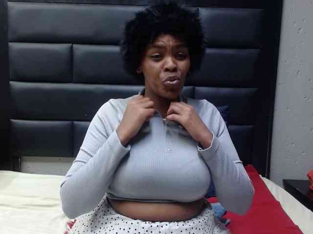 AssQueen32