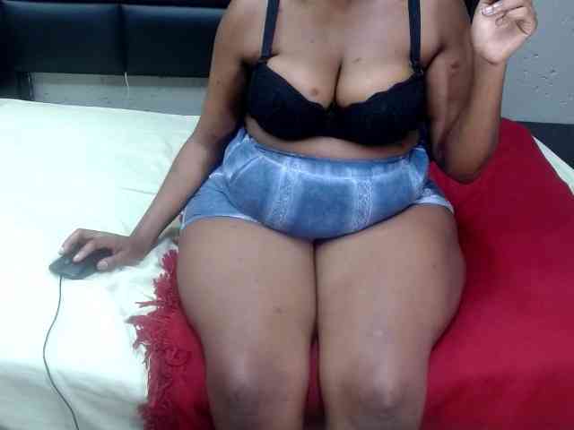 AssQueen32 webcam