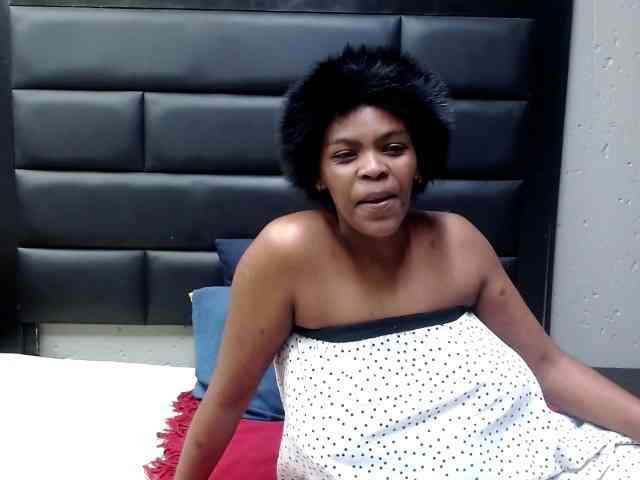 AssQueen32 webcam