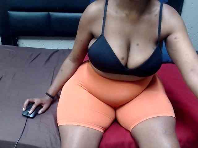 AssQueen32 webcam
