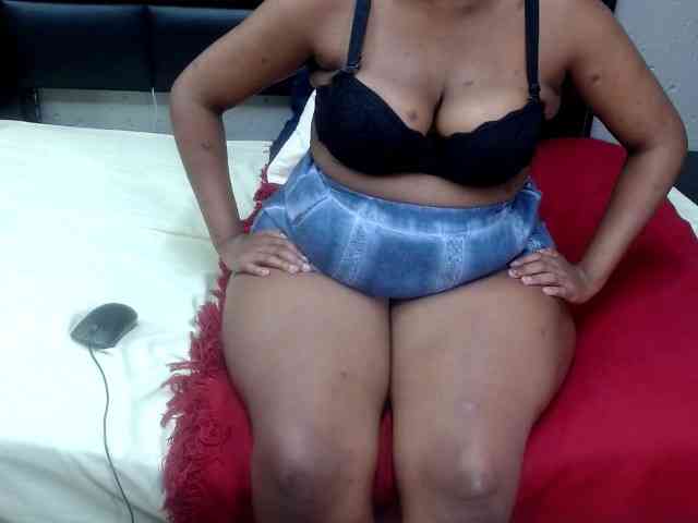 AssQueen32 webcam