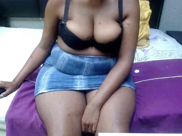 AssQueen32 webcam