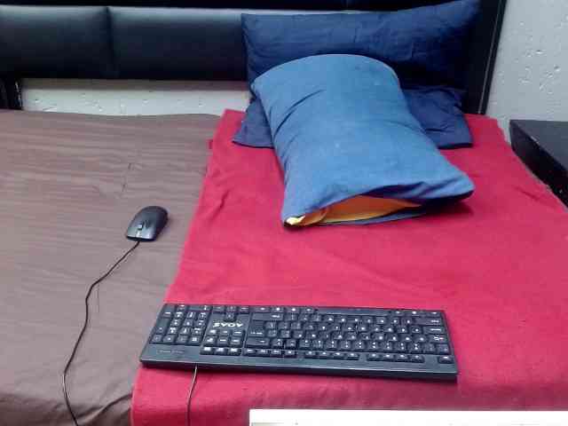 AssQueen32 webcam