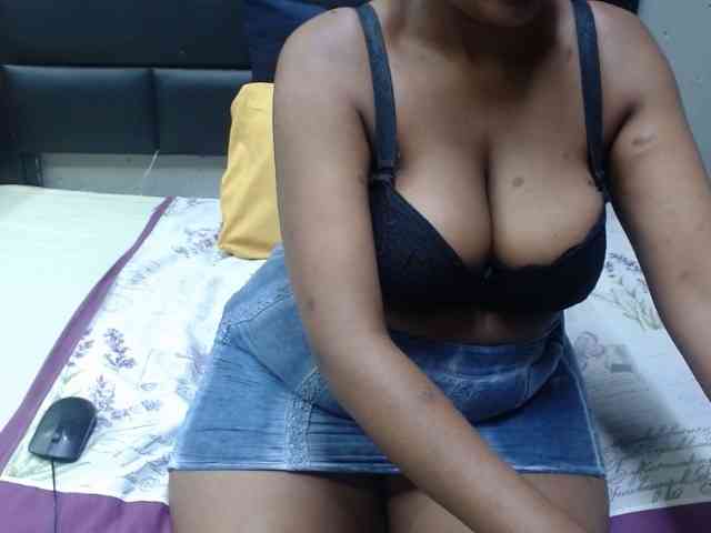 AssQueen32 webcam