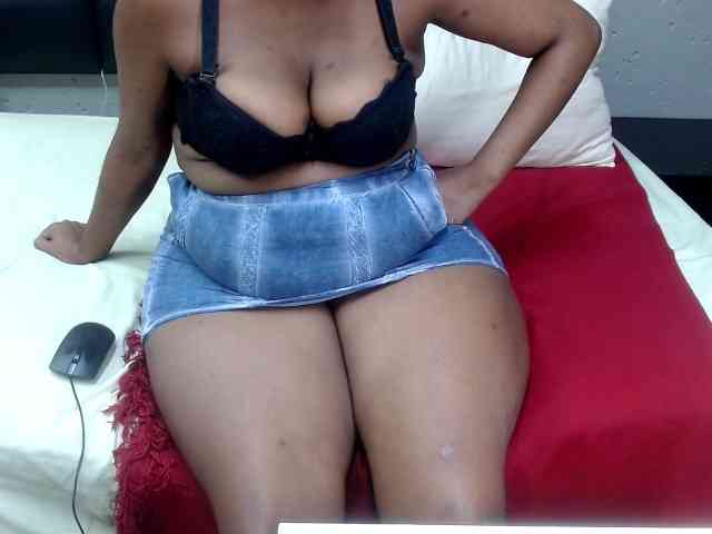 AssQueen32 webcam