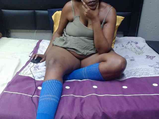AssQueen32 webcam