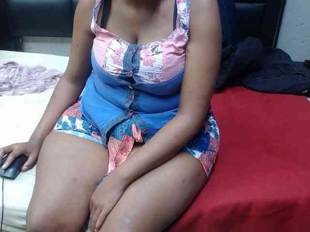 AssQueen32 webcam