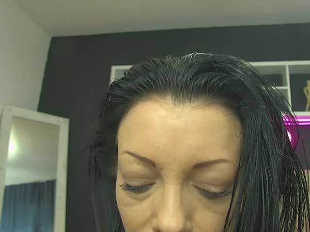 TaniaKarevina live cam on BongaCams