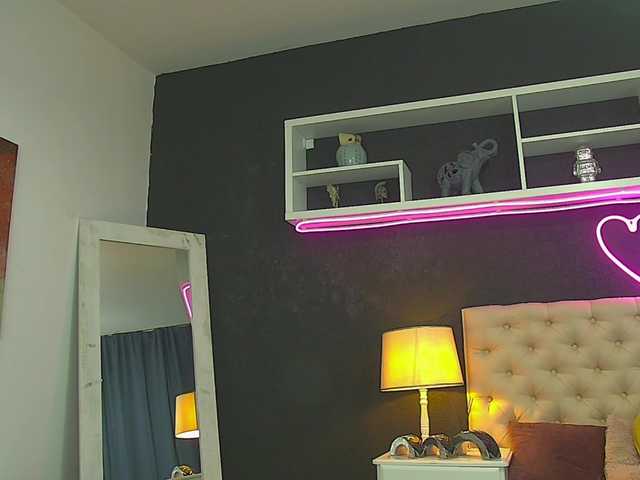 TaniaKarevina live cam on BongaCams