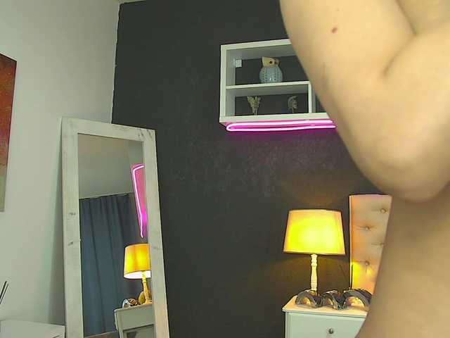 TaniaKarevina live cam