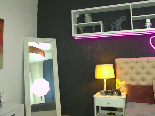 TaniaKarevina's BongaCams show and profile