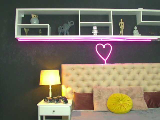 TaniaKarevina's BongaCams show and profile