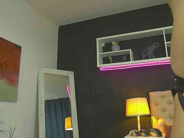 TaniaKarevina webcam
