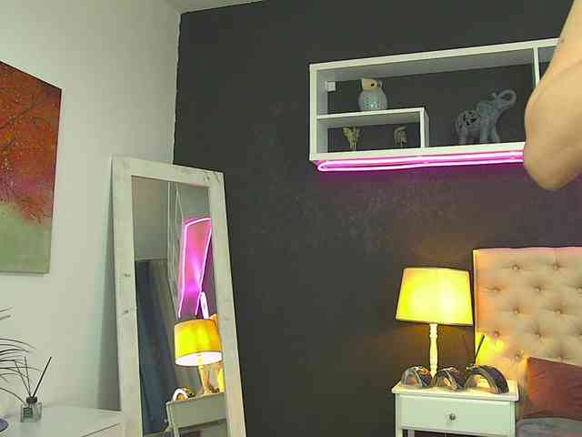 TaniaKarevina webcam
