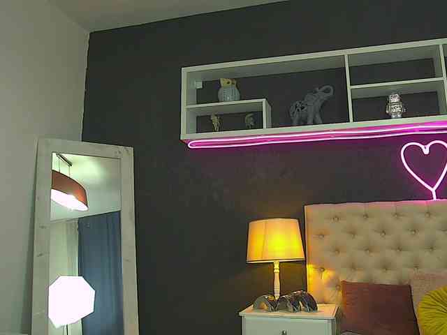 TaniaKarevina webcam