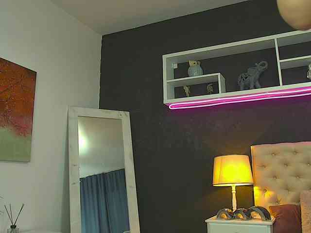 TaniaKarevina webcam