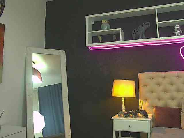 TaniaKarevina webcam
