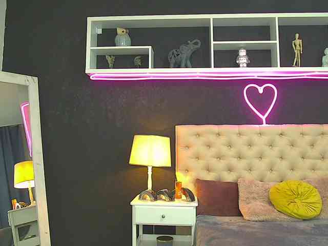 TaniaKarevina webcam