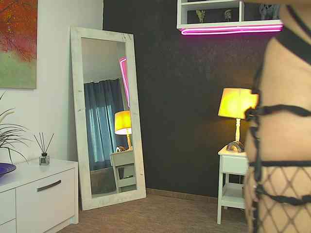 TaniaKarevina webcam