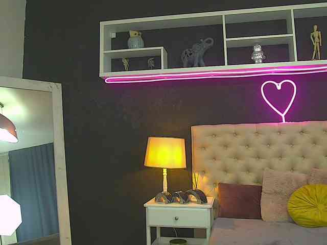 TaniaKarevina webcam