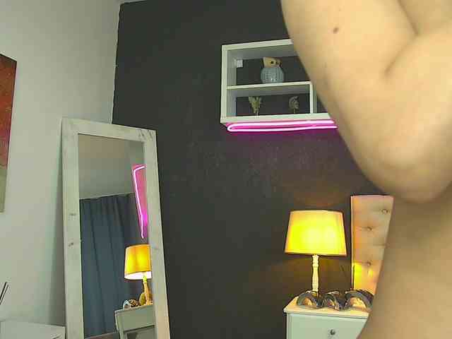TaniaKarevina webcam