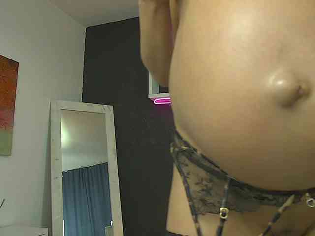 TaniaKarevina webcam