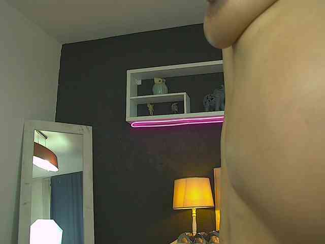 TaniaKarevina webcam