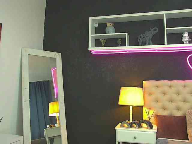 TaniaKarevina webcam