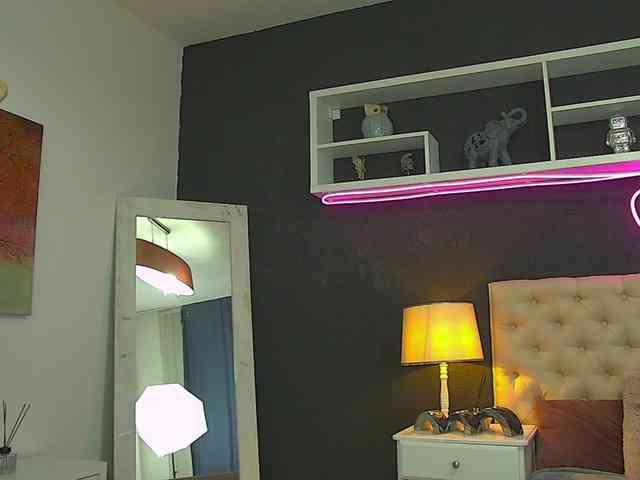 TaniaKarevina webcam