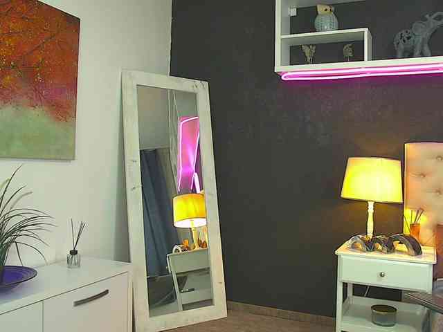 TaniaKarevina webcam